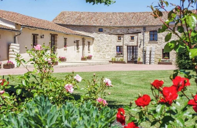 Villa Anjou | Sleeps 6 | Manoir Les Touches