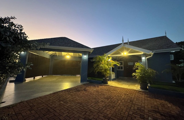 Villa Bleu Grenada, modern stunning 4 bedroom villa in Lance aux Epines