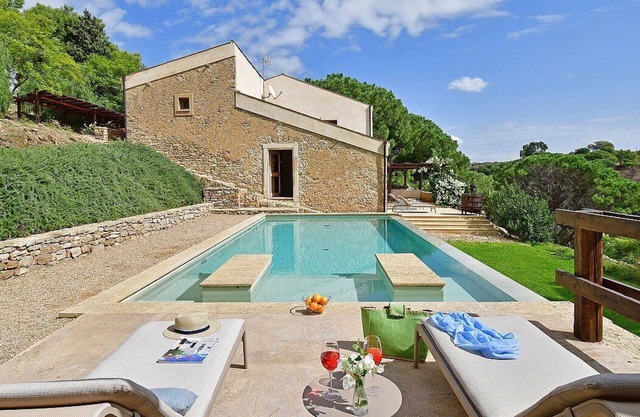 Villa Caltagira: An elegant and welcoming two-story villa surrounded by a wonderful age-old park, with Free WI-FI.