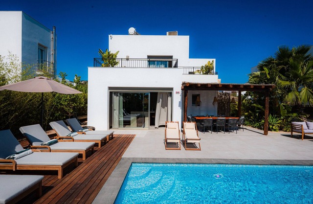 Villa 'Can Sole' with Private Pool, Wi-Fi and Air Conditioning