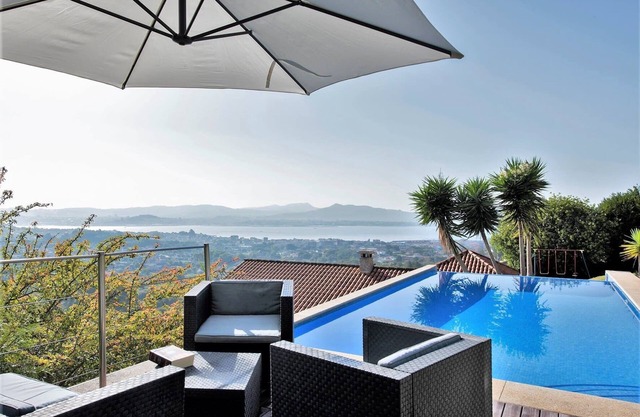 Villa Cangas (250), with Cíes islands views