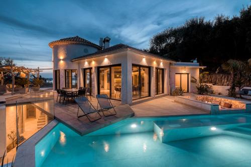 Villa climatisée au Lavandou avec vue mer avec piscine chauffée