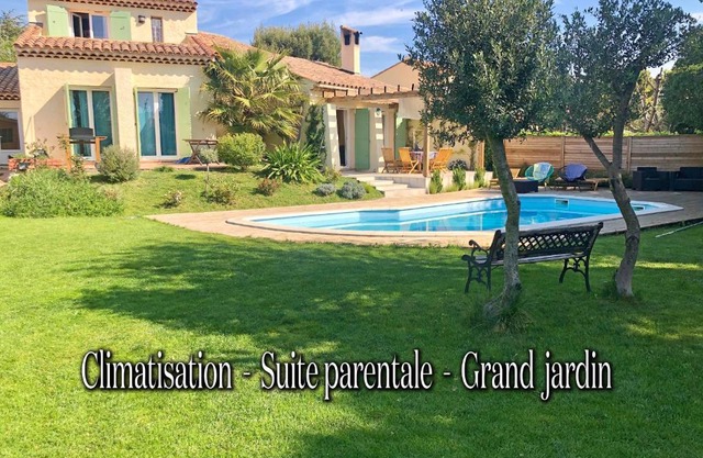 Villa d'architecte avec piscine et grand jardin