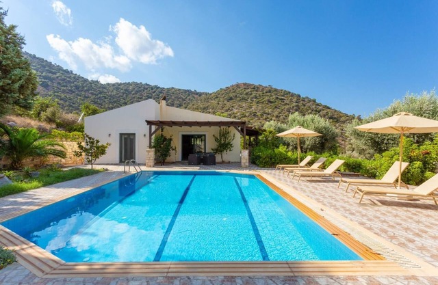 Villa Dimitrios - Two Bedroom Villa, Sleeps 5