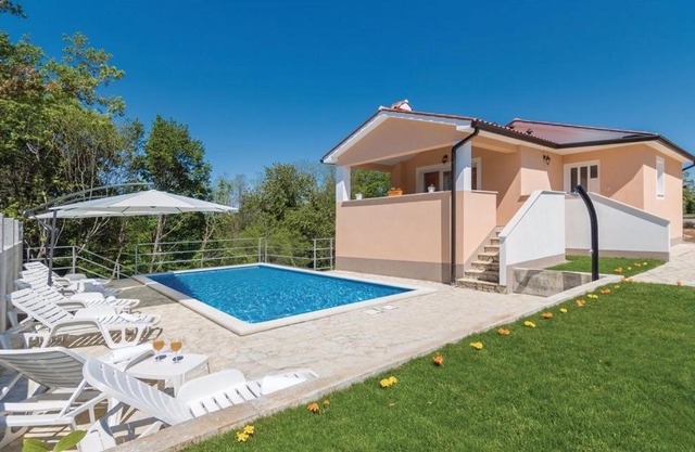 Villa Dina