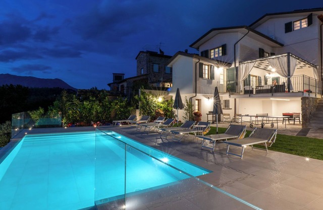 Villa Elena 9+1, Emma Villas