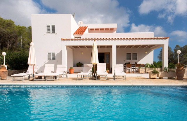 Villa Es Socorrat with swimming pool, ping pong and garden. Sleeps 10 people.