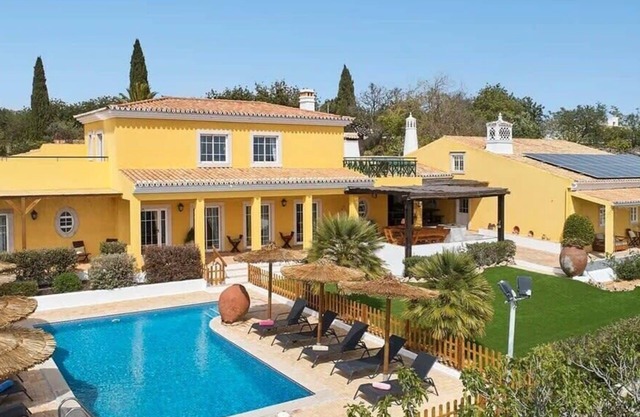 Villa Faustine, huge lawn, sea view, kid play area