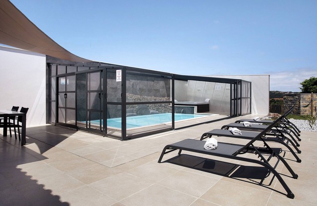 'Villa ‘Flor’ with Heated Pool, Whirlpool, Wi-Fi and Air Conditioning