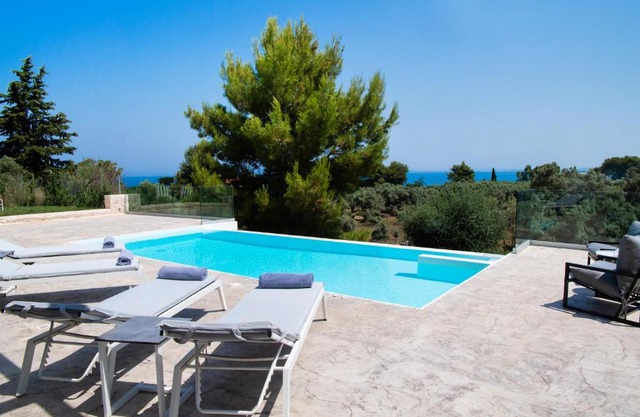 Villa Gaia - Divine private villa with pool, close to beach