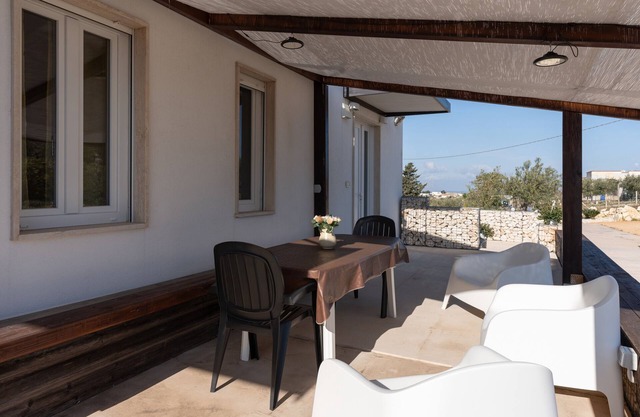 Villa 'Giulia' with Sea View, Wi-Fi and Air Conditioning