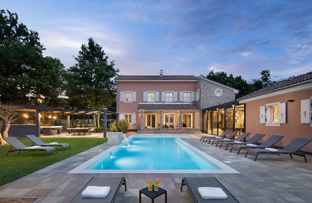 Villa Green Frame in Cental Istria for families with playground and wellness