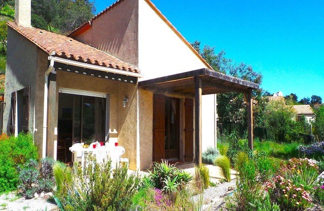 Villa in Le Boulou with Scenic Hilltop Views