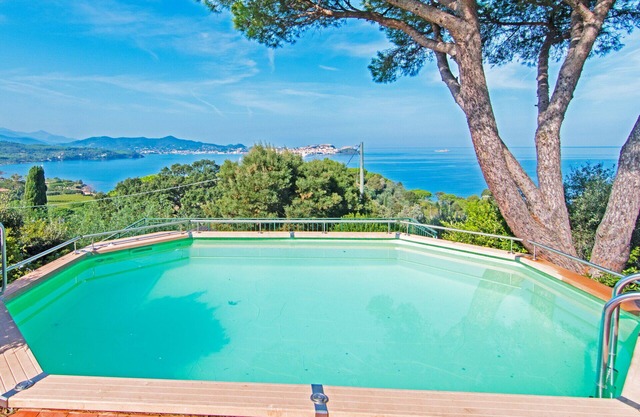 Villa in Magazzini with 5 bedrooms sleeps 10