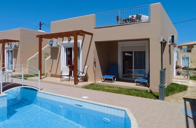Villa in Nopigia with shared pool