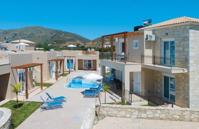 Villa in Nopigia with shared pool