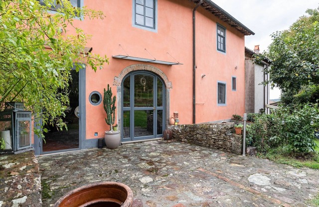 Villa in Tuscany with Historic Charm