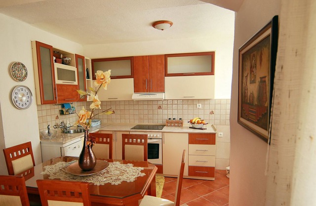 Villa Kirjana is a relaxing gateway amidst lush greenery and Prespa Lake beaches