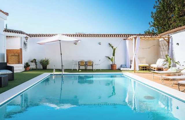 Villa 'La Casona Luxury and Relaxation' with Private Pool, Wi-Fi and Air Conditioning