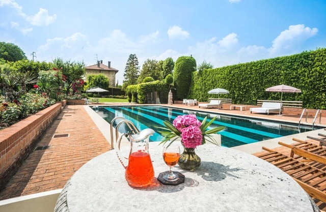 Villa La Quadra - Four Bedroom Villa, Sleeps 9
