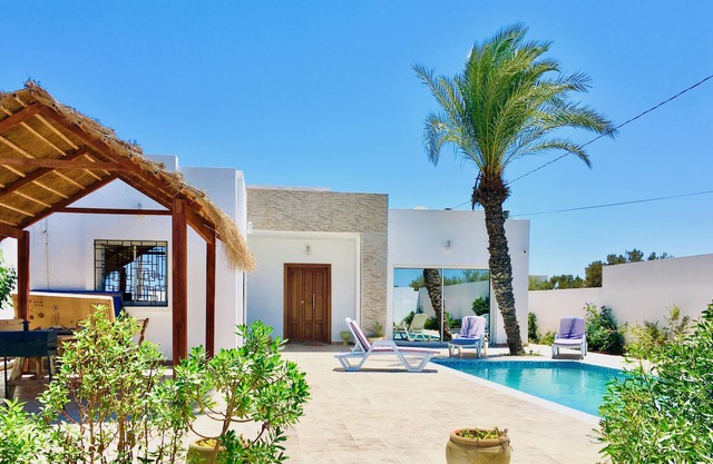 Villa Lina : Modern swimming pool not overlooked Djerba