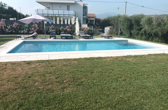 Villa Manzoni APT 1, Villa Manzoni APT 1 - appartamento in villa con piscina