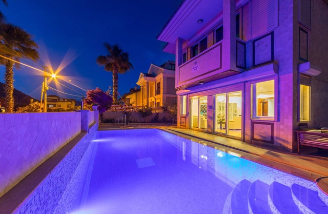 Villa Mo İçmeler Daily Weekly Rentals