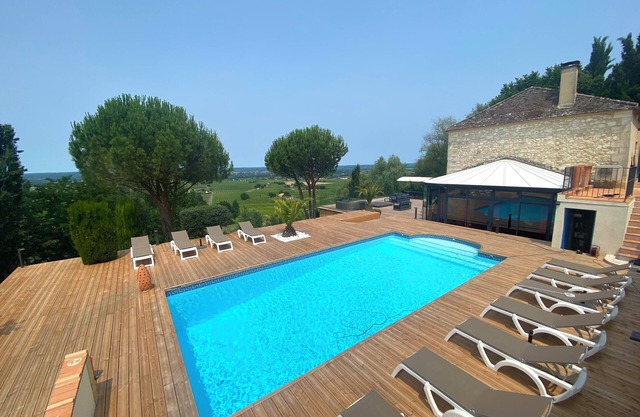 Villa Monbazillac, exceptional view, swimming pool, jacuzzi 10-12 pers