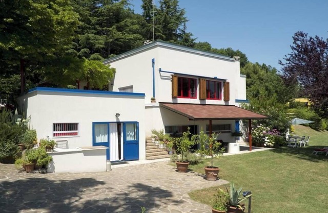 Villa Moni in the heart of the Marche countryside close to the sea