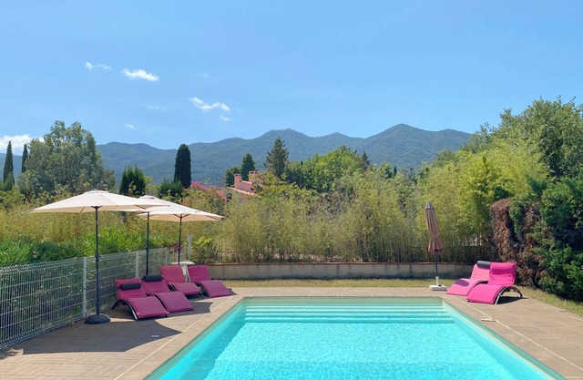 Villa near the sea, air conditioning, swimming pool, ideal for family vacations for up to 15 people