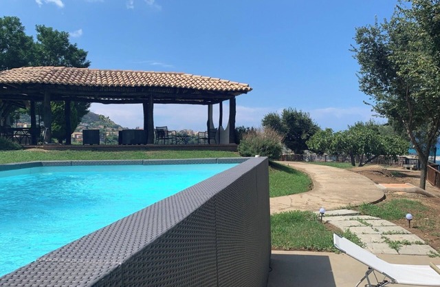 Villa on the Sea with pool and direct descent to the beach