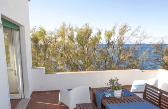 Villa on the sea, in an enchanted place in Pomonte where you can see the most beautiful sunsets of t