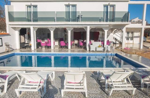VILLA PANORAMA-SPORT,POOL&BAR