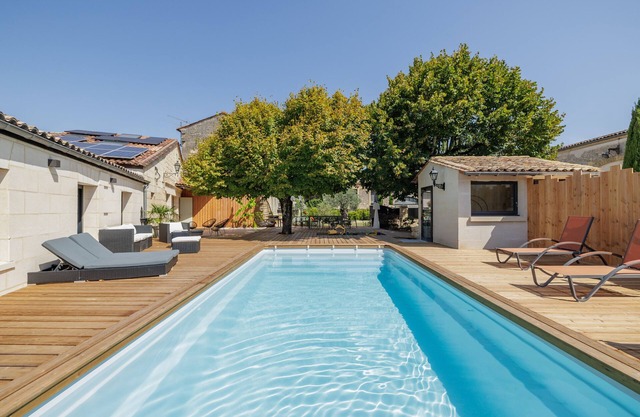 Villa 'Piscine Balnéo Saint Emilion' with Private Pool, Wi-Fi and Air Conditioning