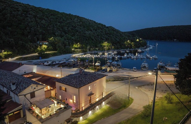 Villa Porto in a quiet location with sea views.
