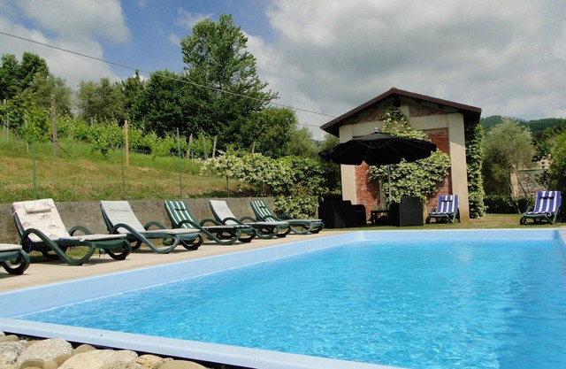 Villa, private pool,mountain views. Aircon included in price. Visit cinqueterre!