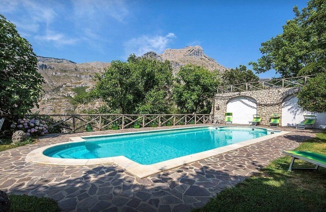 Villa Ramona: A characteristic and welcoming three-story villa situated in a quiet location, surrounded by a wonderful garden, with Free WI-FI.