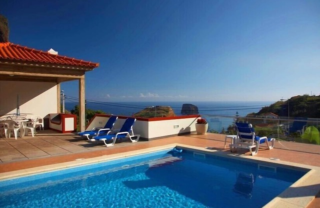 Villa Ricardo - A luxury villa with HEATED POOL and magnificent SEA VIEWS!