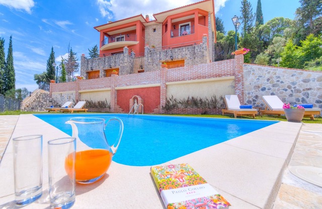 Villa Savinna | Pool & Gym | close to Beach | Fantastic Views!