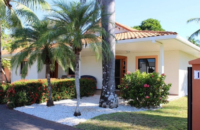 Villa Serenidad large home by ocean, Los Delfines