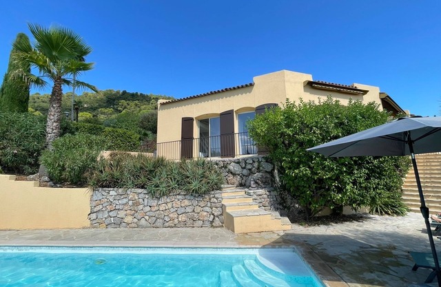 Villa Sleeps 10, 4 Bedrooms, with Pool and Sea and Mountain View
