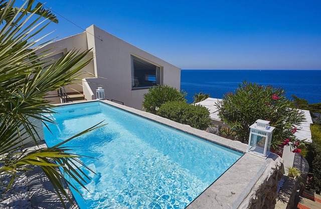 Villa Smeraldo on the sea, with pool and garden