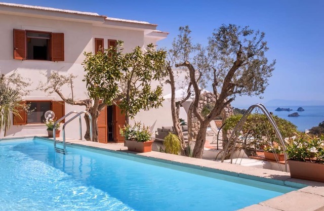 Villa Solare - Four Bedroom Villa, Sleeps 8