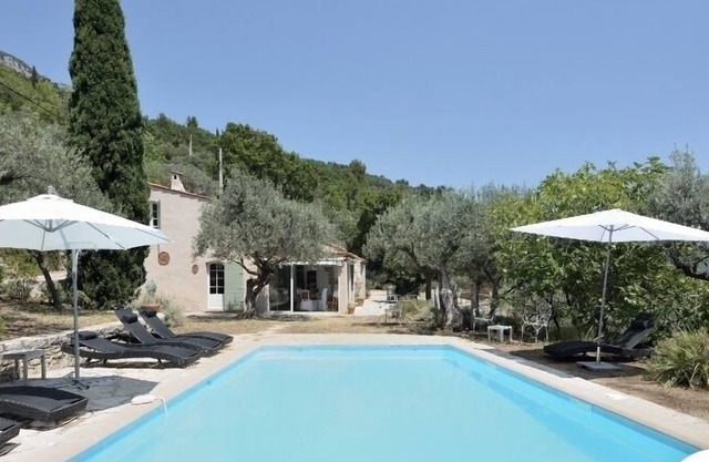 Villa Spacious and authentic south-facing pool and terraces