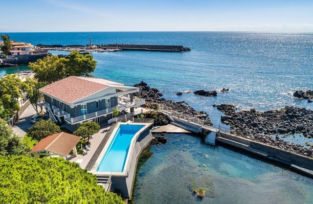 Villa Sul Mare - Eight Bedroom Villa, Sleeps 16
