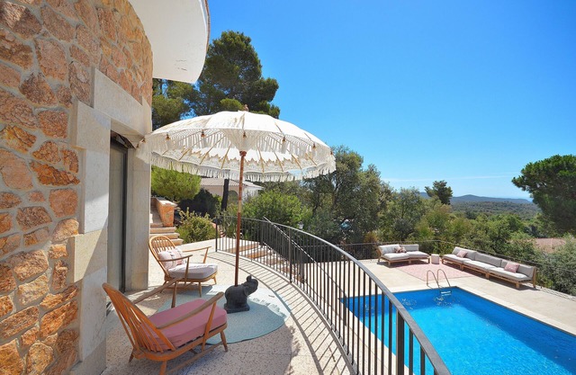 Villa 'Torre Cal Sada' with Mountain View, Wi-Fi and Air Conditioning