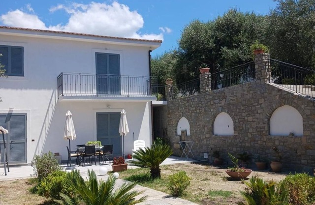 Villa 'Tra Uliveti E Mare' with Private Garden, Wi-Fi and Air Conditioning