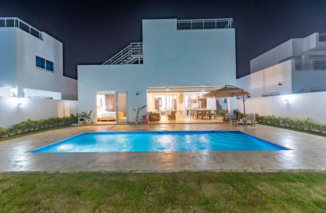 Villa Valentina Oceanfront Bliss
