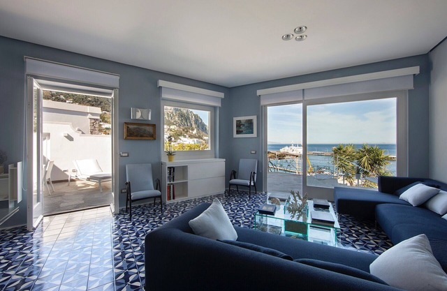 Villa Vesuvio at Fortino Capri A TERRACE ON THE SEA 10 MIN FROM THE PIAZZETTA