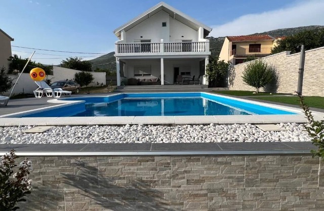 Villa with a pool beside the river Buna